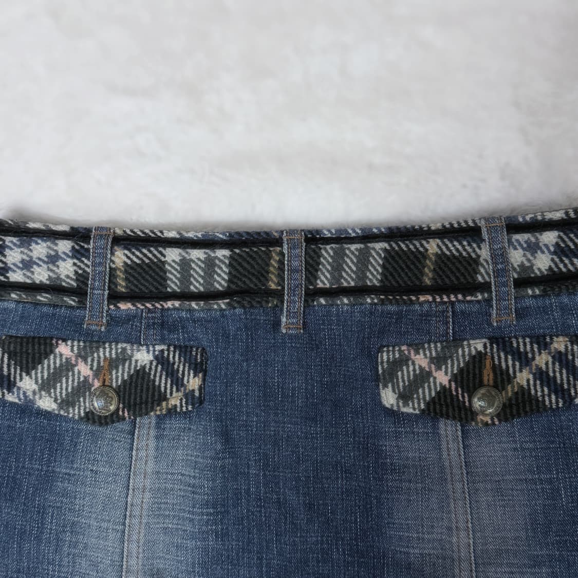 Burberry 블루라벨 노바체크 투포켓 데님 스커트 ≽^•⩊•^≼ 상품이미지4