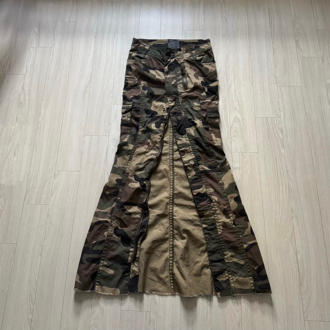 Moussy 지퍼디테일 트임 카모 맥시 롱스커트 락시크 y2k 펑크 갸루 상품이미지1