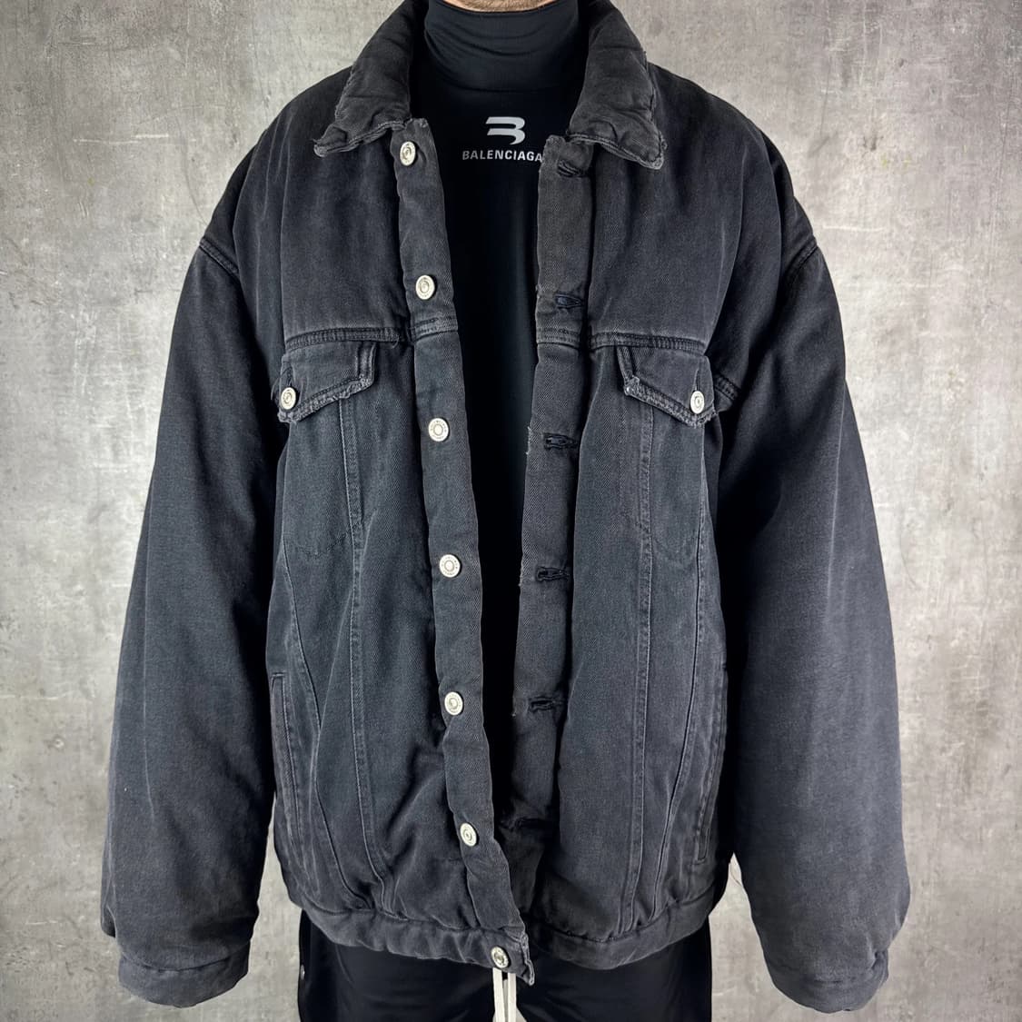 칸예와 샤이가 입은 발렌시아가 간지깡패 데님 패딩 자켓 흑청 상품이미지1
