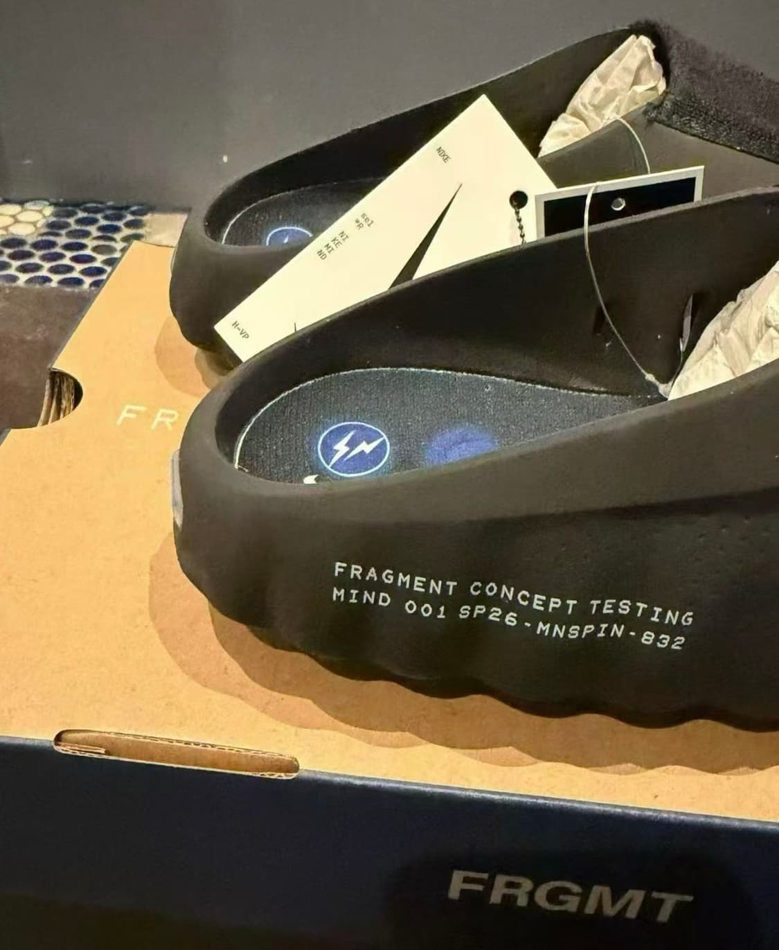 나이키 x 프라그먼트 마인드 001 블랙 270MM
 상품이미지4