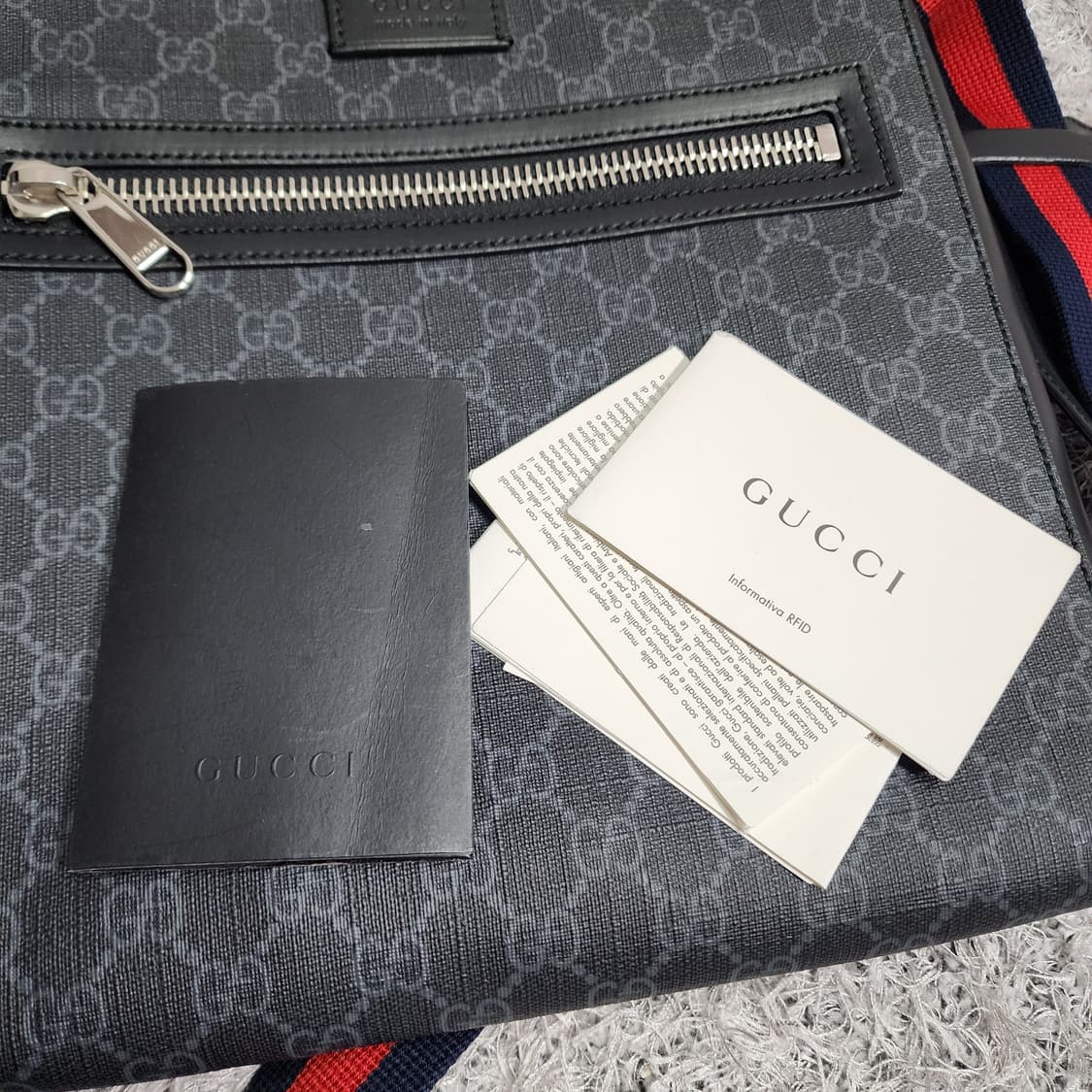 구찌 GG 수프림 웹 스트랩 블랙 메신저 크로스백 상품이미지8