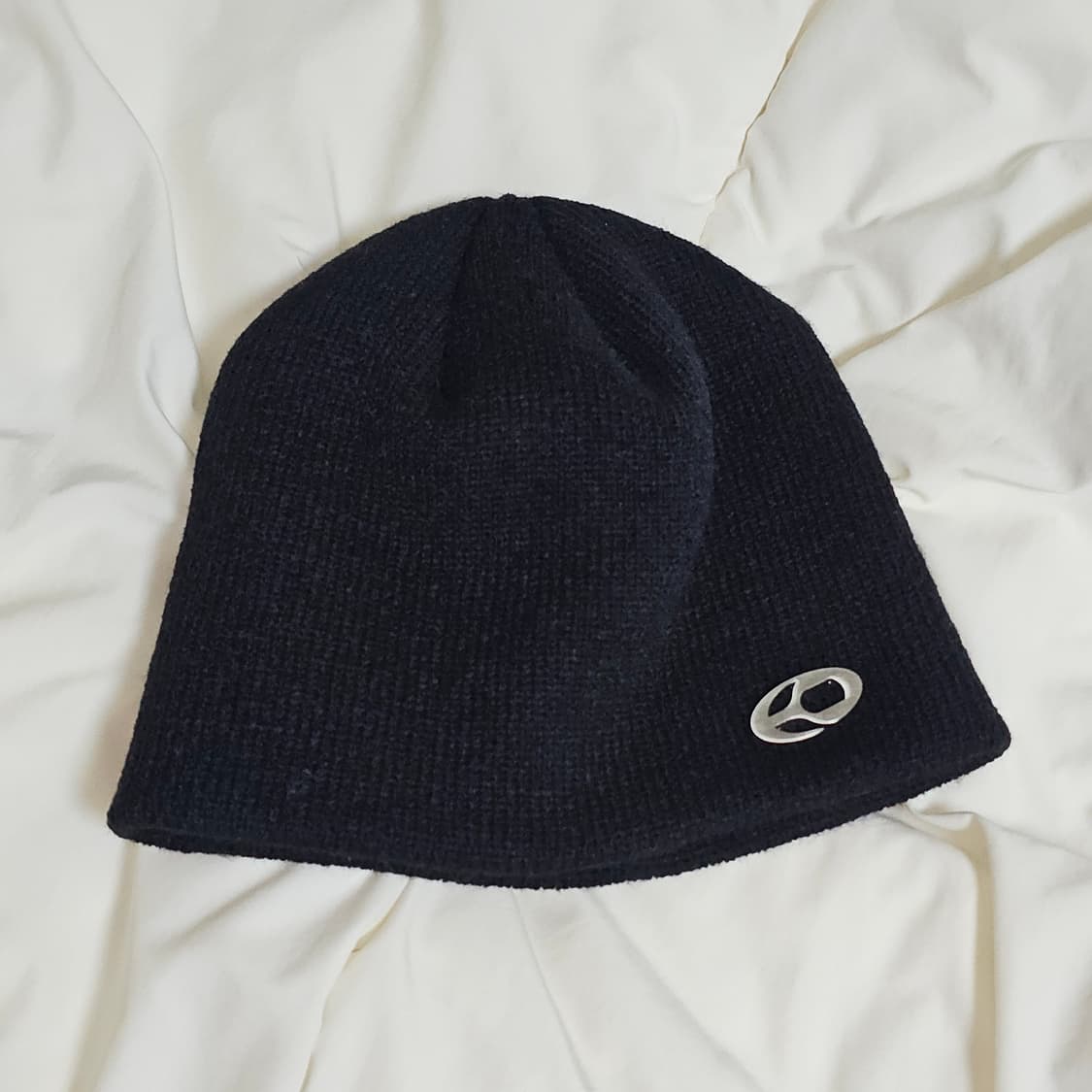 OY(오와이) 메탈 로고 비니 팝니다 상품이미지3