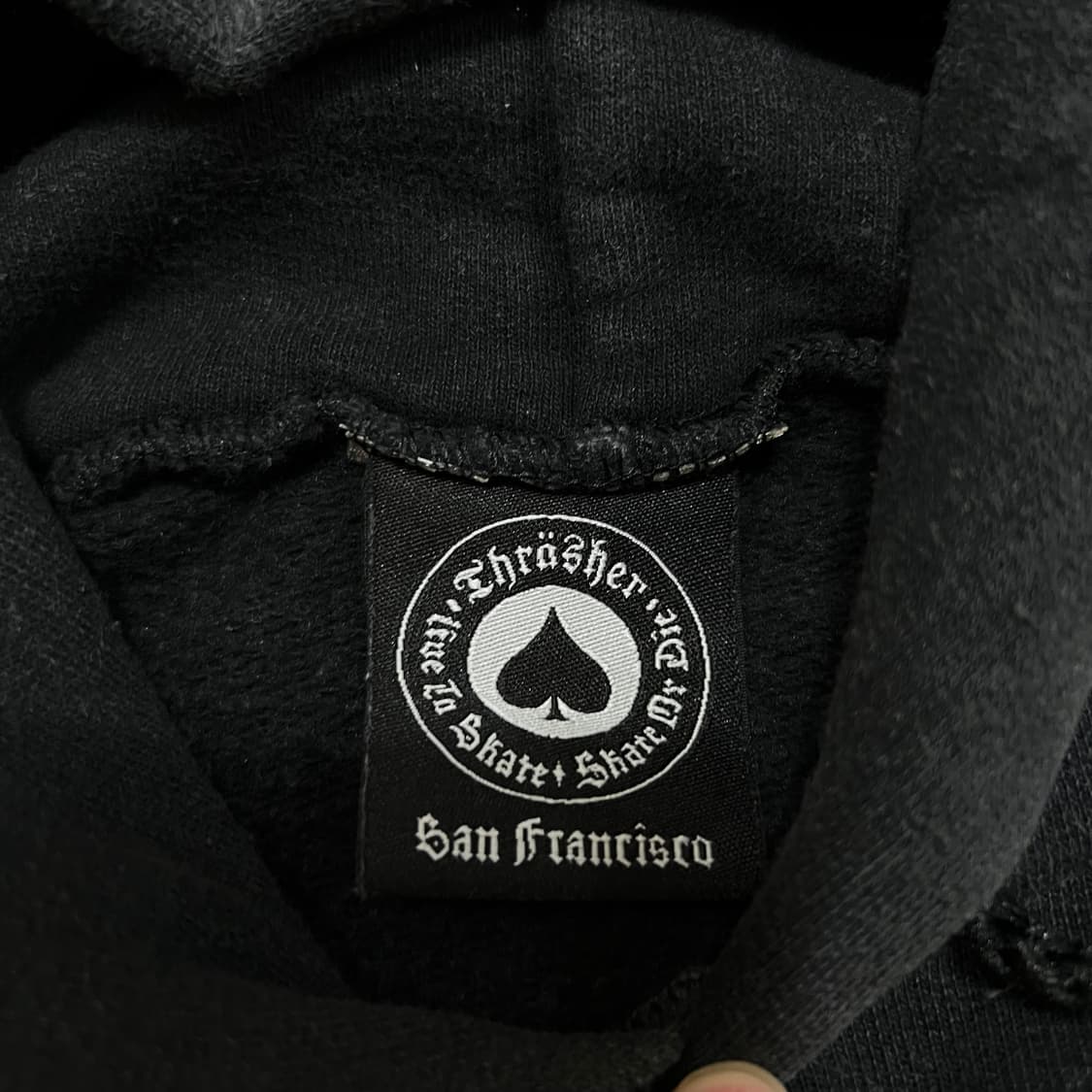 트래셔 시그니처 불꽃 빅로고 프린팅 후드 티셔츠 [블랙] M/95 상품이미지4