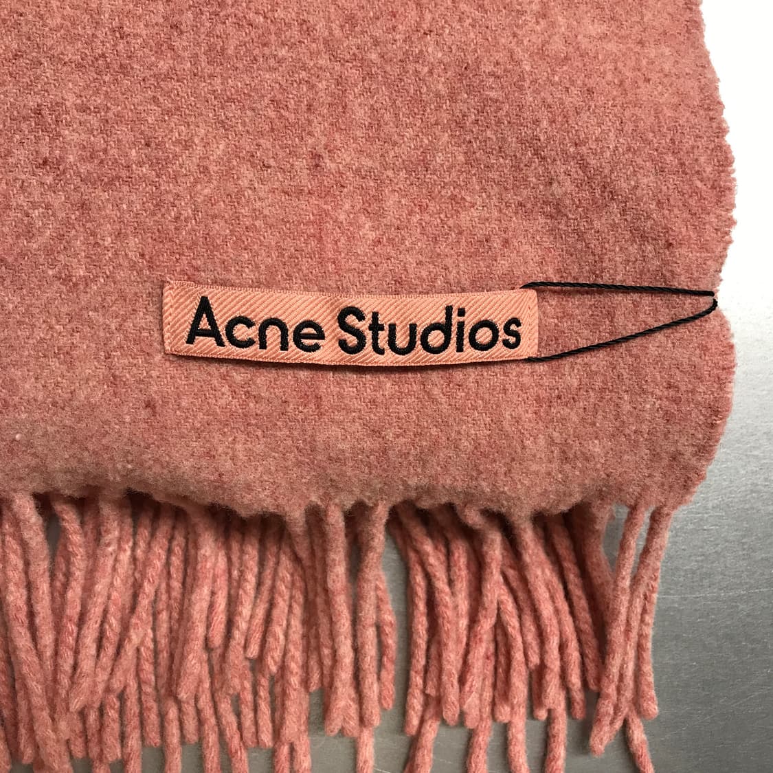 아크네스튜디오 핑크 머플러 상품이미지4