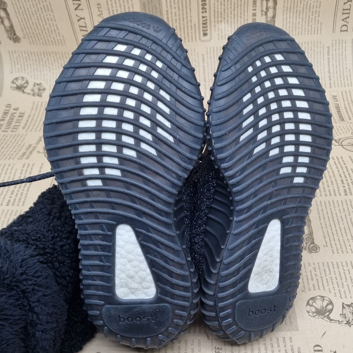 아디다스 이지부스트 350 V2 운동화 220 상품이미지3