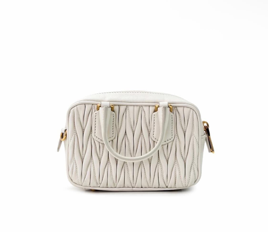 [MINI] 미우미우 여성 나파 마테라쎄 레더 탑핸들 미니 토트백 화이트 상품이미지3