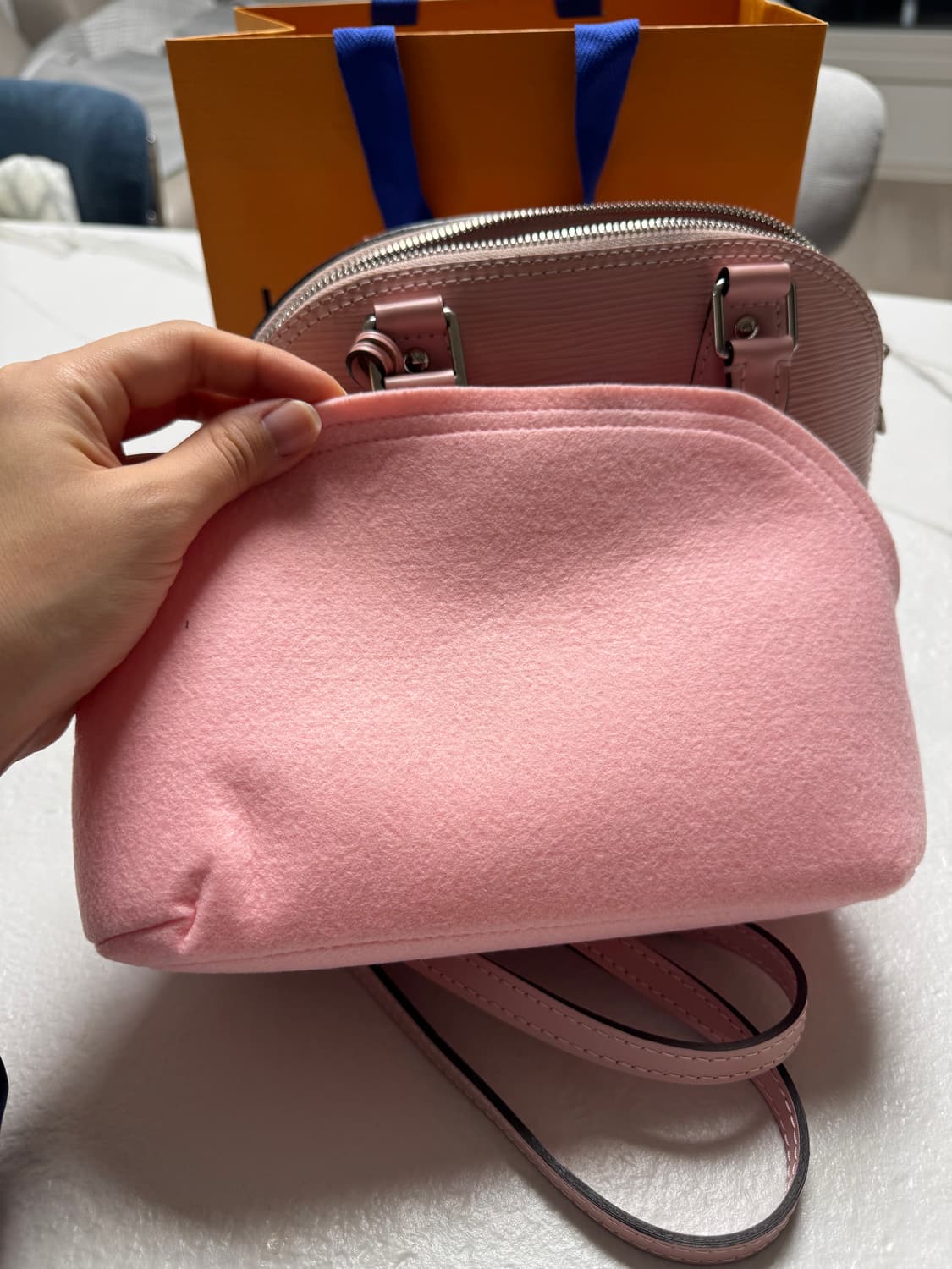 루이비통 알마 BB 에삐 핑크 토트백 상품이미지5