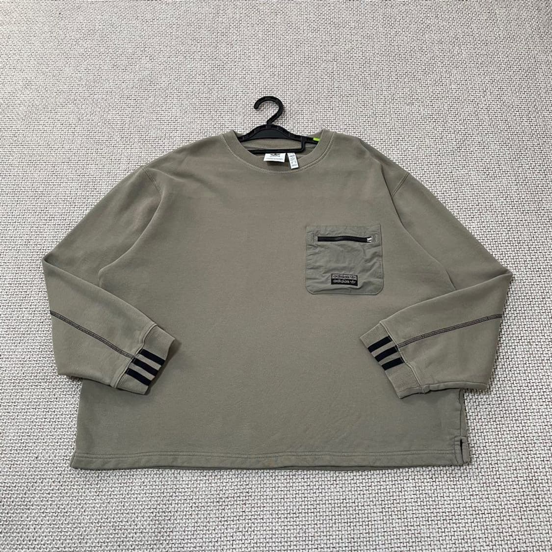 아디다스. 박스핏. 라운드맨투맨 5246 상품이미지1