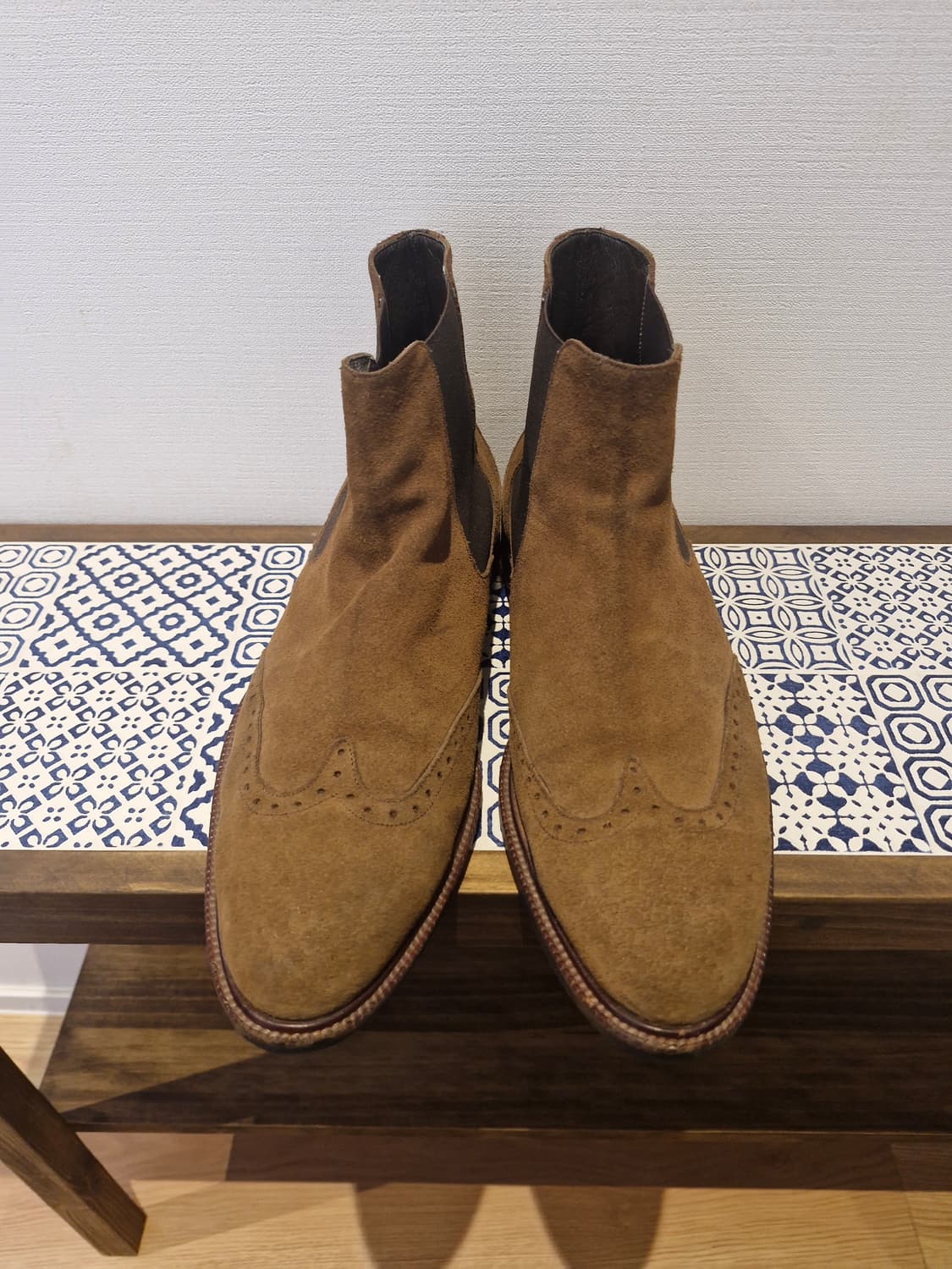 손신발 윙팁 스웨이드 첼시부츠 상품이미지1