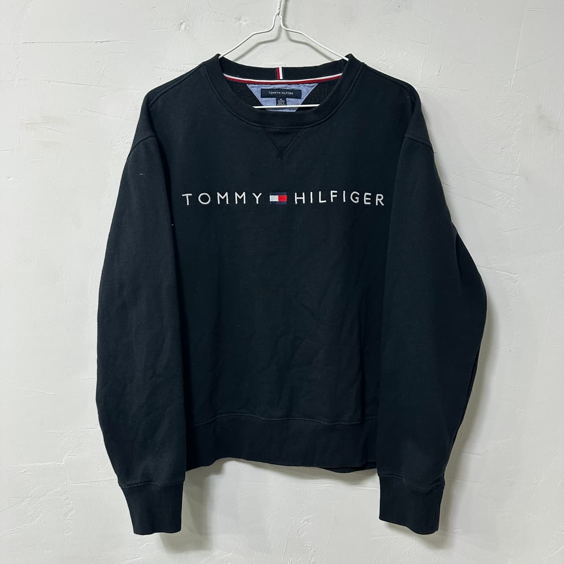 (105) 타미힐피거 블랙 기모 맨투맨 상품이미지1