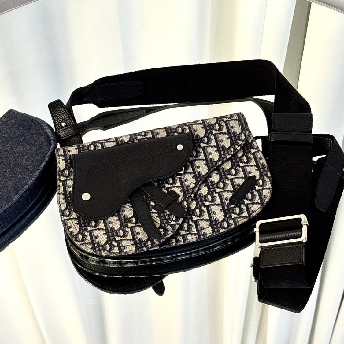 디올 오블리크 새들 메신저백 1ADPO325 상품이미지3