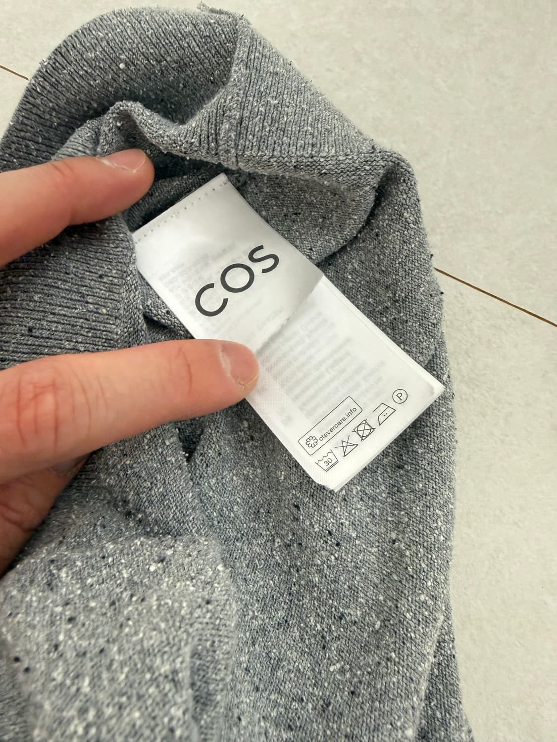 COS 코스 그레이 브이넥 니트 상품이미지4