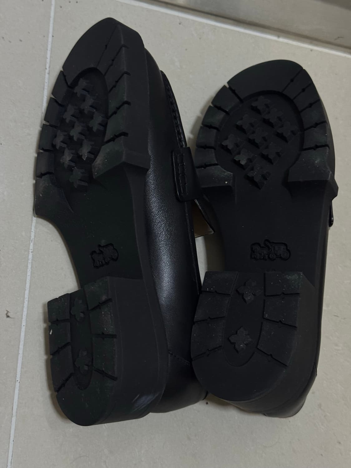 코치 리아 플랫폼 로퍼 CCM07 BLK 상품이미지3