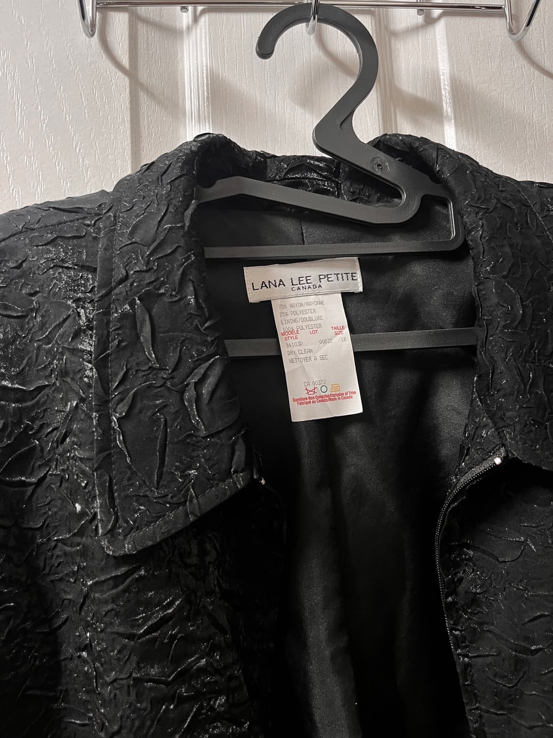     Black Embossed Jacket 상품이미지3