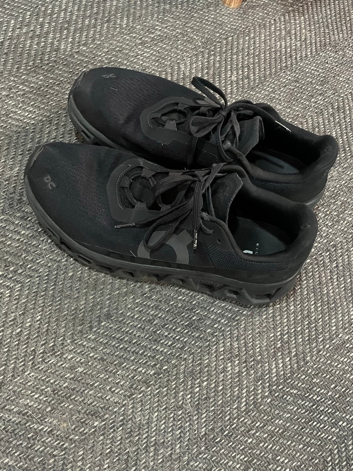 온러닝 클라우드 몬스터 285 상품이미지1