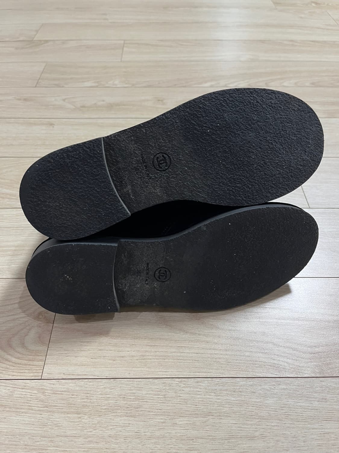 샤넬 벨벳 부츠 메탈로고 36(230) 상품이미지6