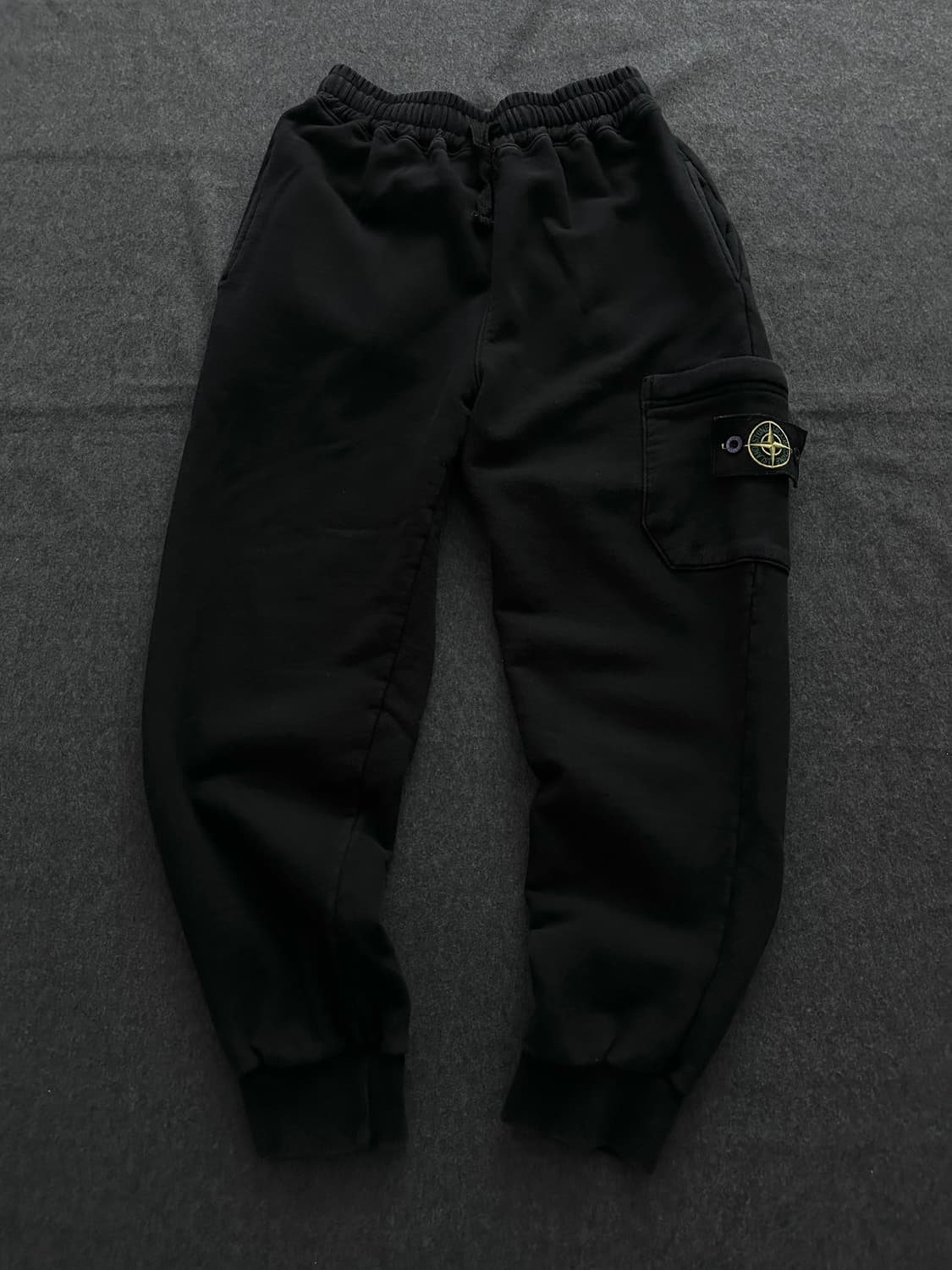 스톤아일랜드 와펜 조거팬츠 블랙 상품이미지1