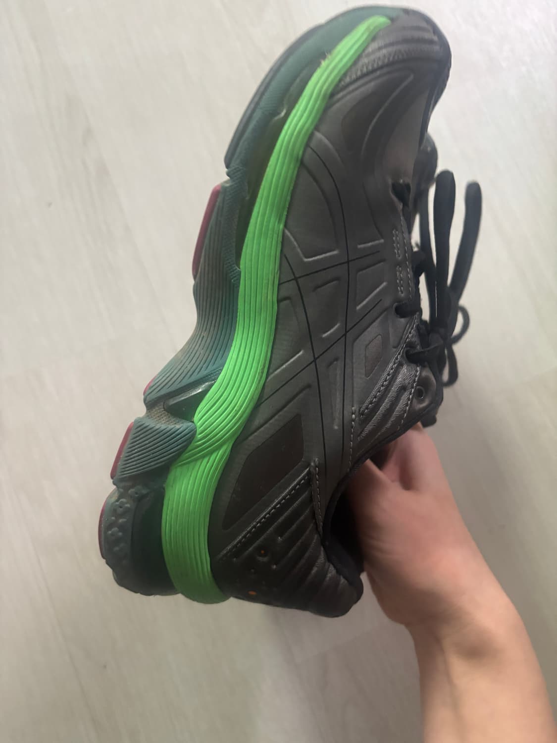 아식스 x 키코 코스타디노브 젤 테서랙트 건메탈 상품이미지4