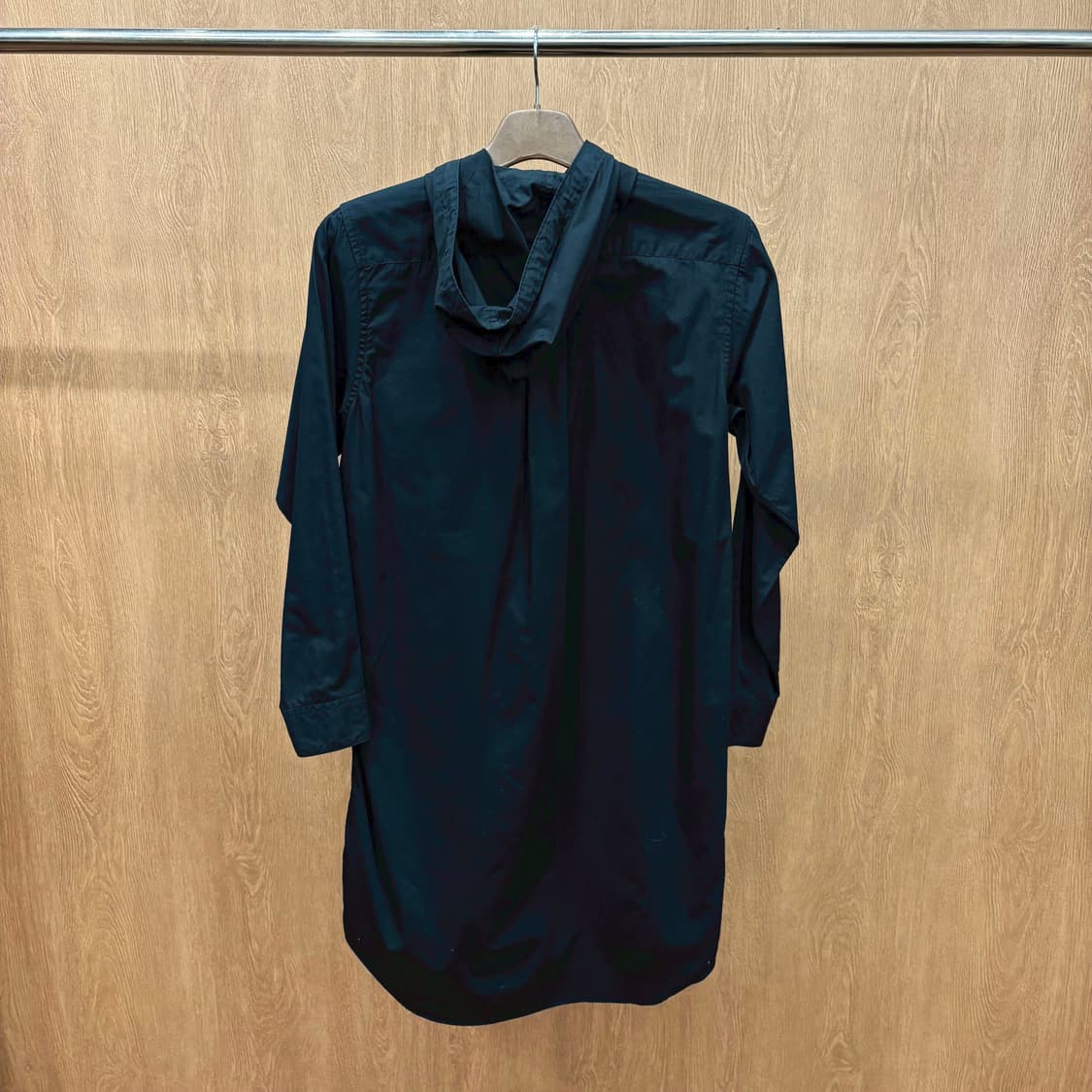 꼼데가르송 코튼 후드 롱 셔츠 자켓 프론트 버튼 다운 포켓 디테일 블랙 상품이미지3