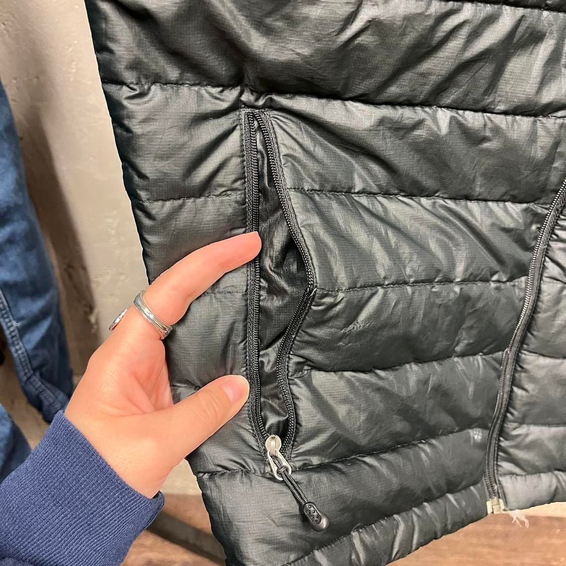 파타고니아 멘즈 경량 패딩조끼 상품이미지3