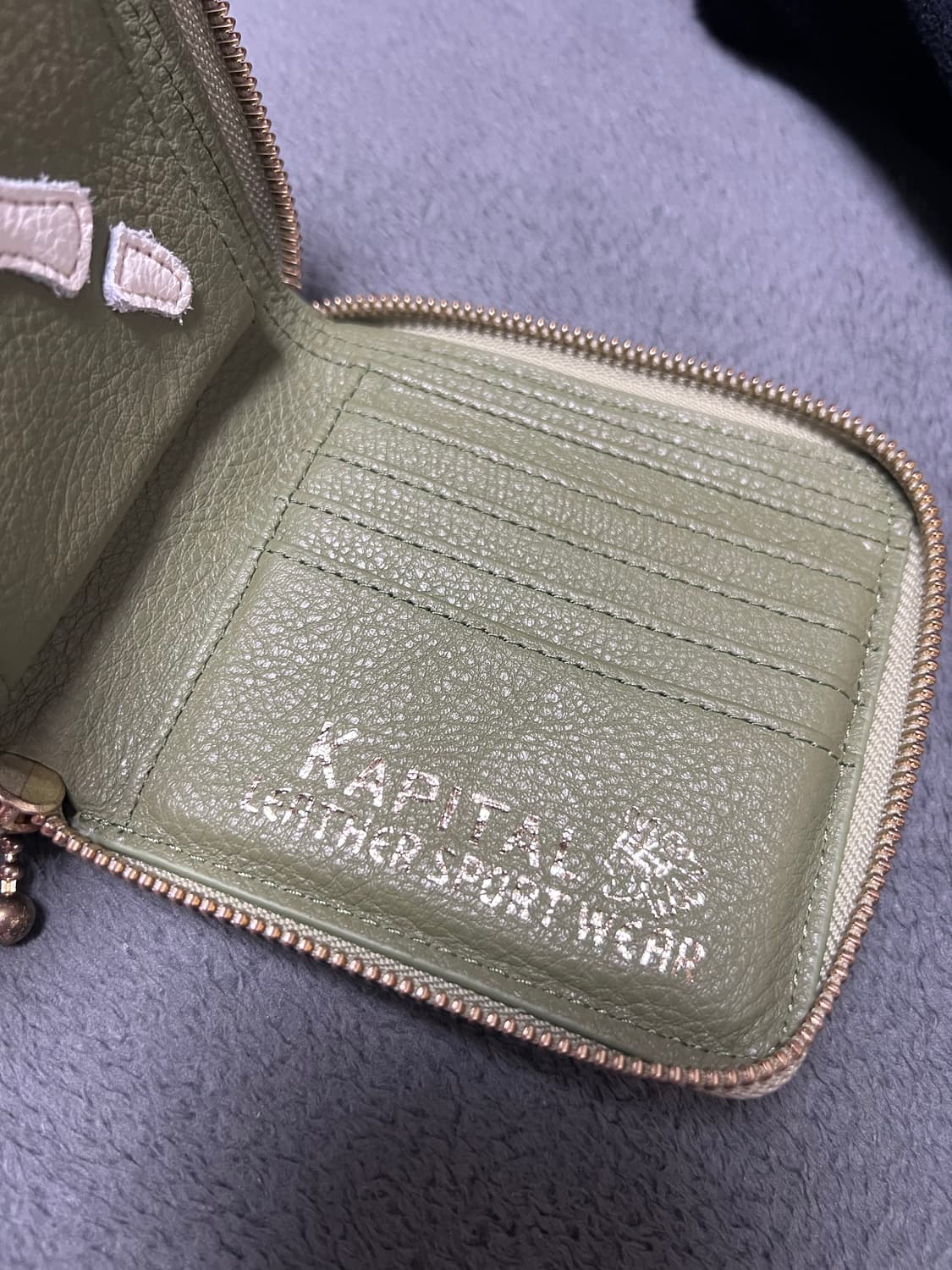 캐피탈 떰즈업 본 지갑 올리브 상품이미지2