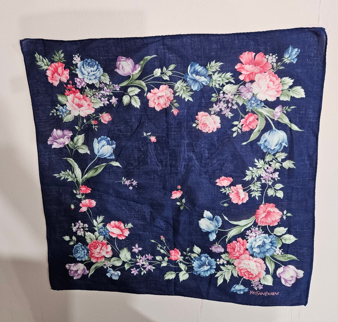 입생로랑(YSL) 플라워 손수건 (네이비) 상품이미지3