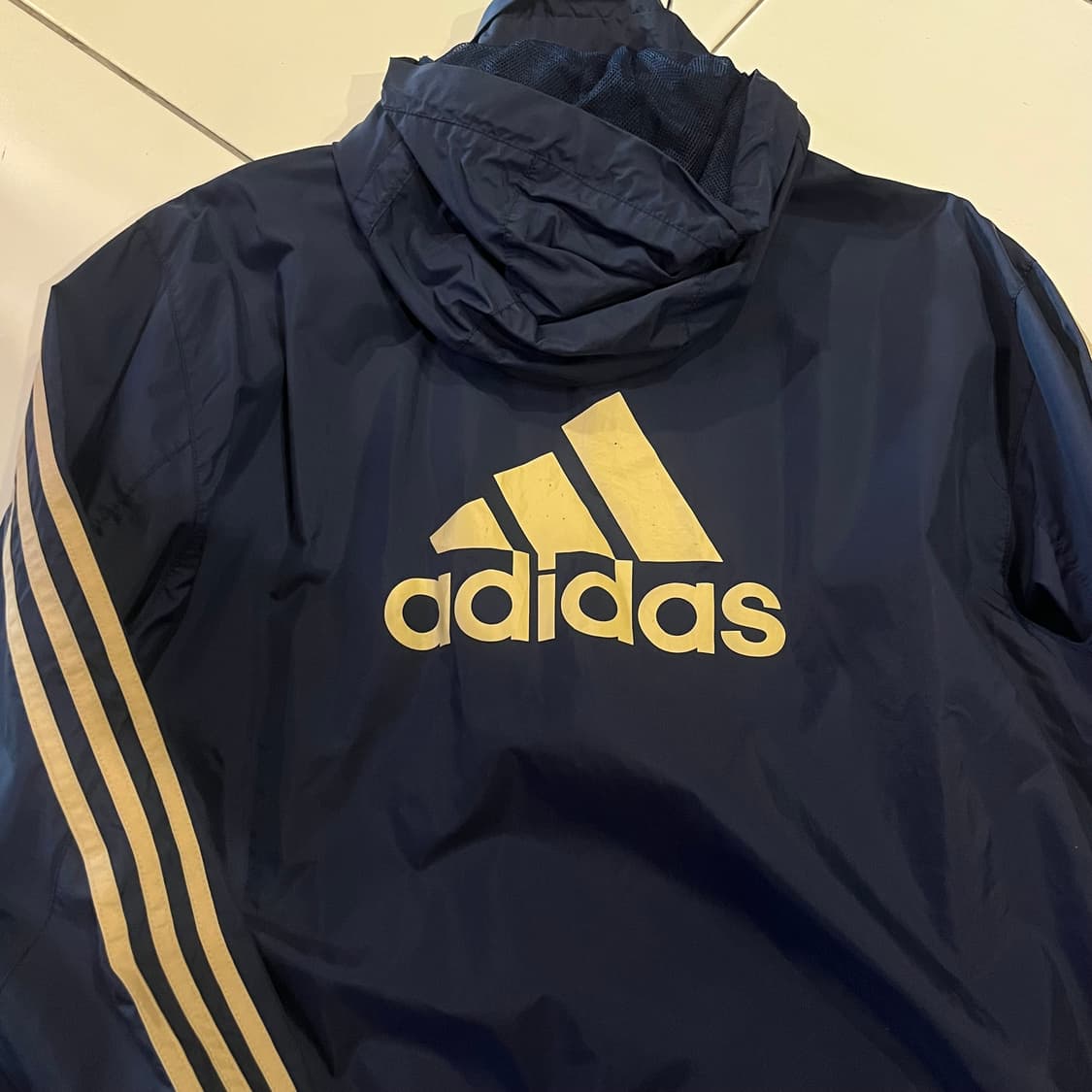 아디다스 첼시 백로고 네이비•골드 바람막이 상품이미지2