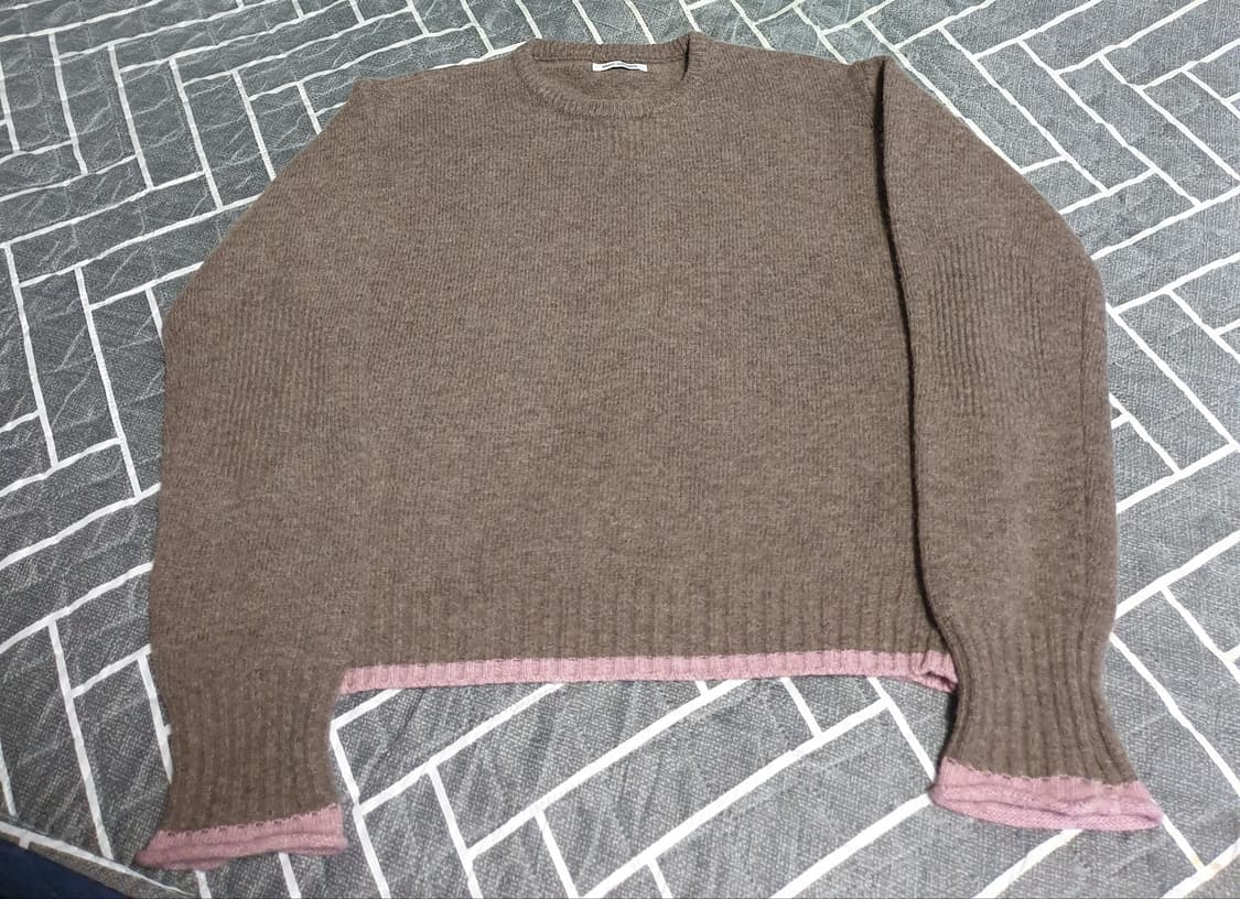 에메모가든 (캐시미어,메리노울 혼방) 에메모라인로고 니트 브라운 (F) 상품이미지2