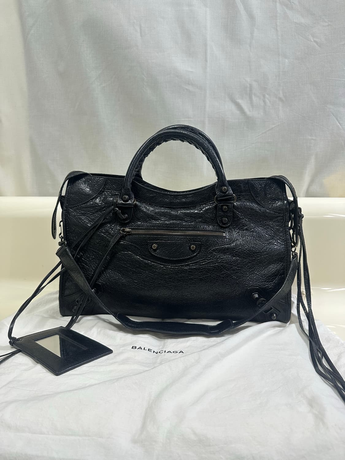 [A 정품] 발렌시아가 시티 모터백 미디움 블랙 상품이미지2