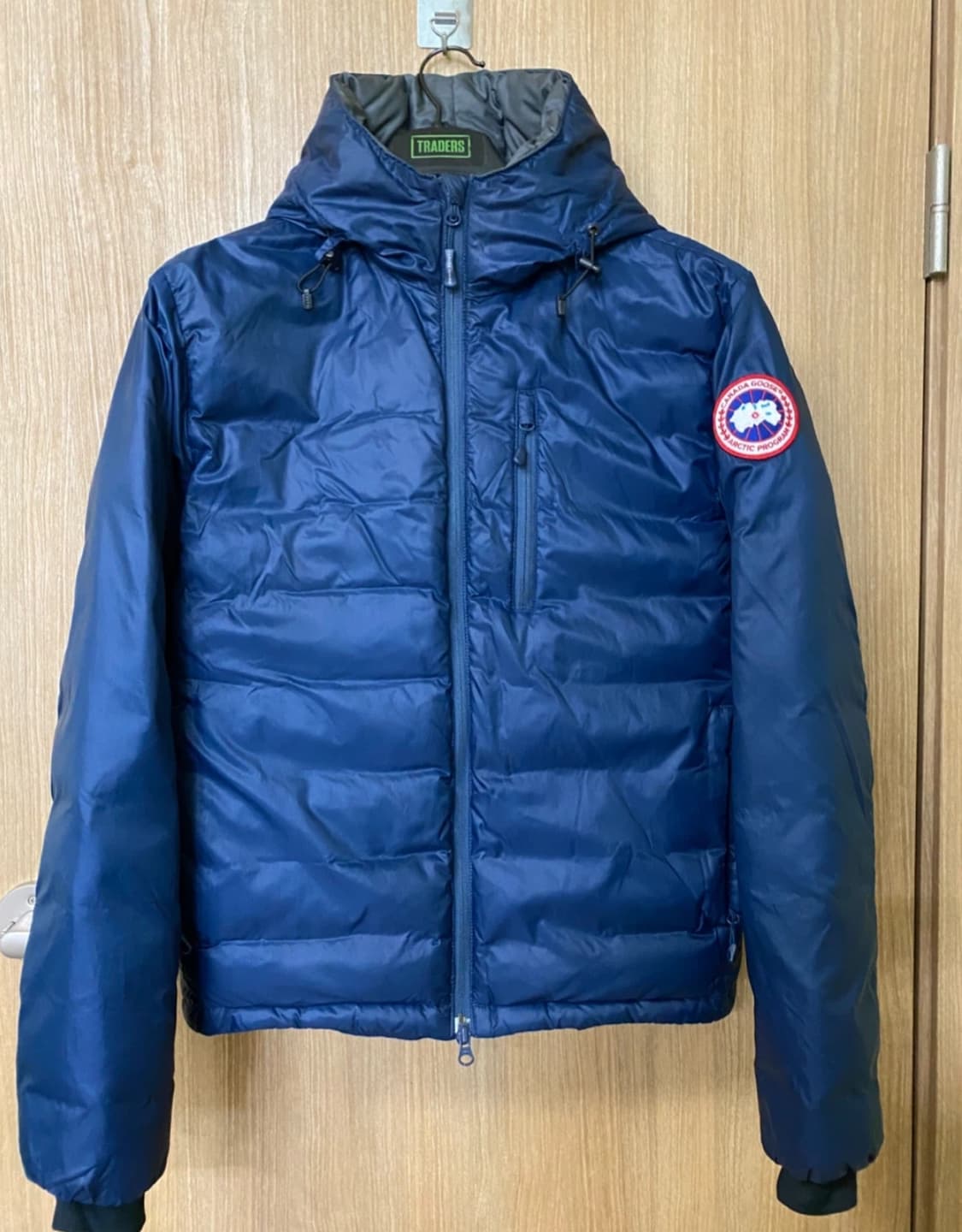 캐나다구스 네이비 패딩 후드 자켓 S사이즈입니다. 상태 좋은 제품이고,  상품이미지1