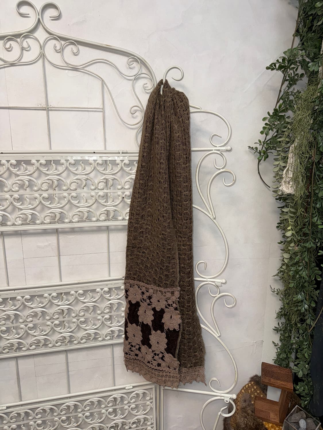 Brown crochet flower detail muffler  상품이미지4