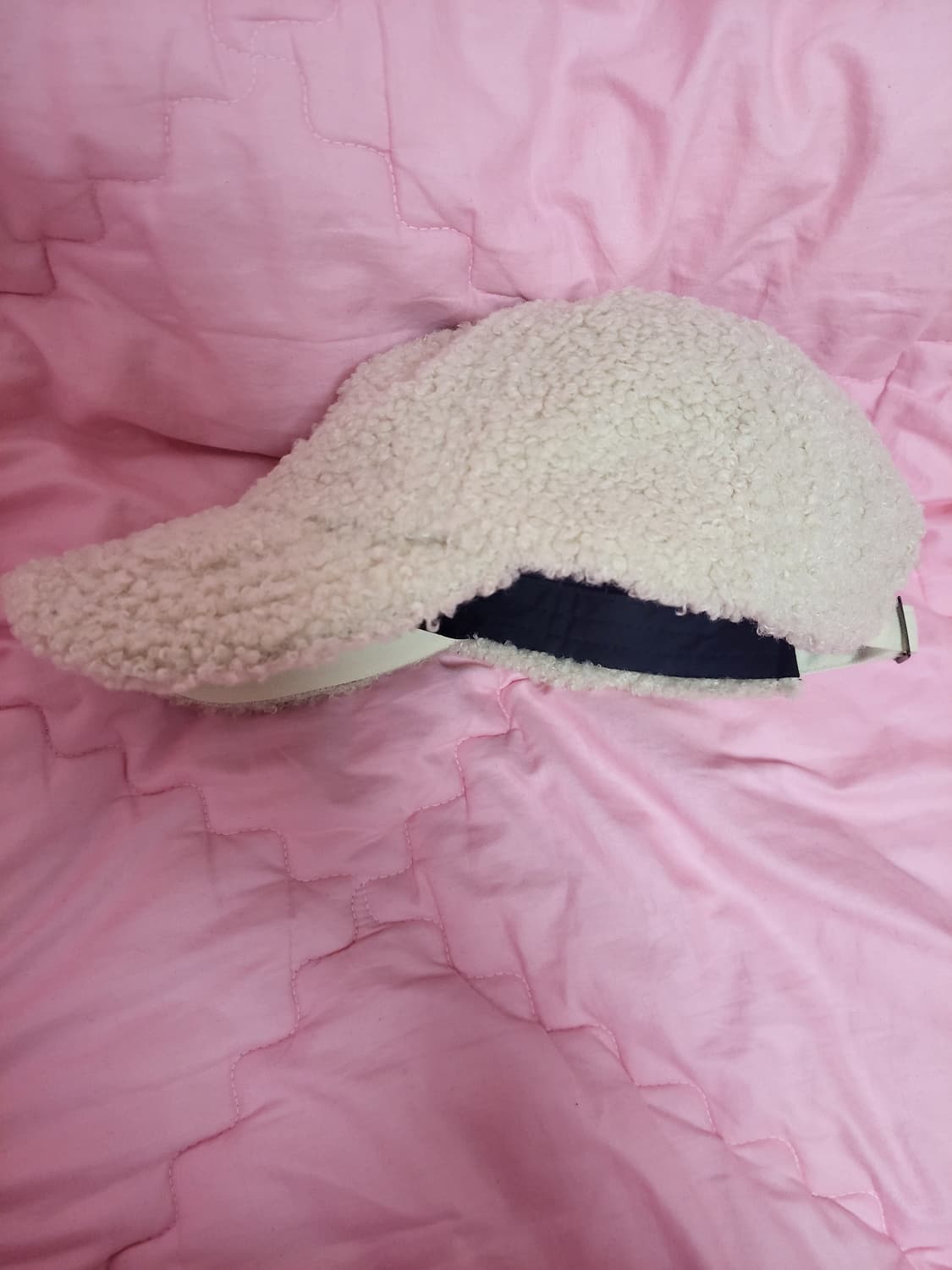 급처상태좋음!베이직엘르 미우미우,샤넬느낌 시어링 양털뽀글이 야구모자 볼캡 상품이미지2