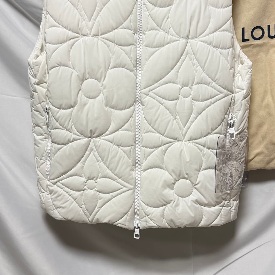 [S+급/50] 루이비통 모노그램 플라워 패딩 조끼 풀구성 상품이미지3