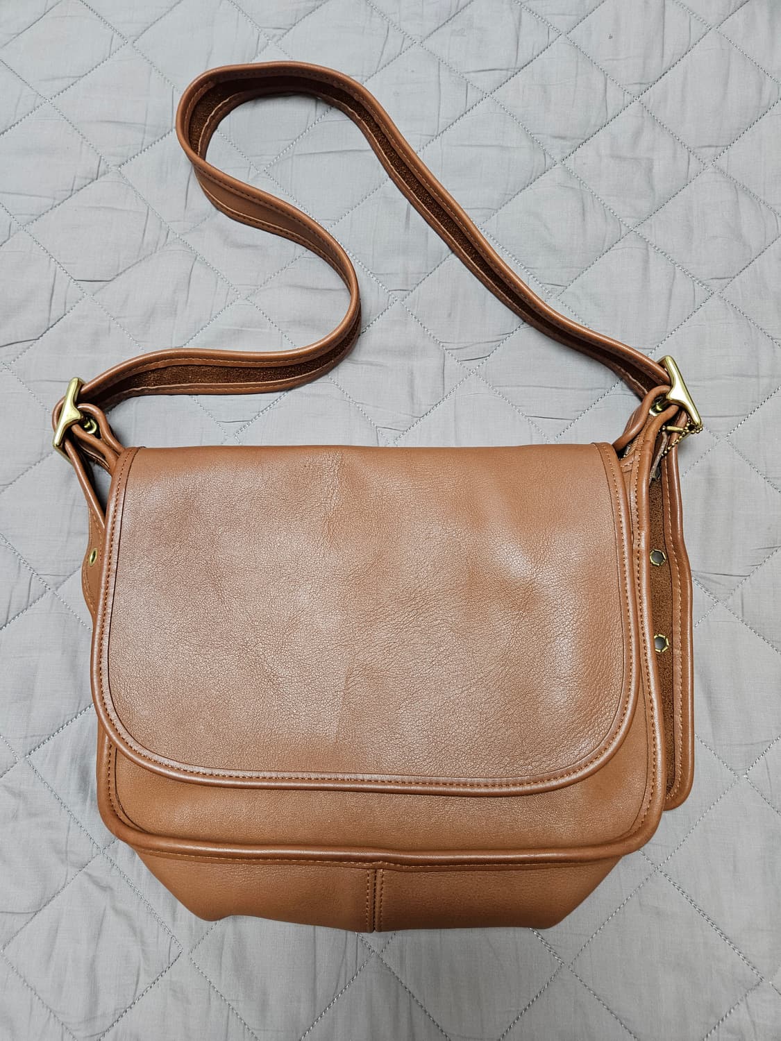 올드코치 크로스백 tan 상품이미지1