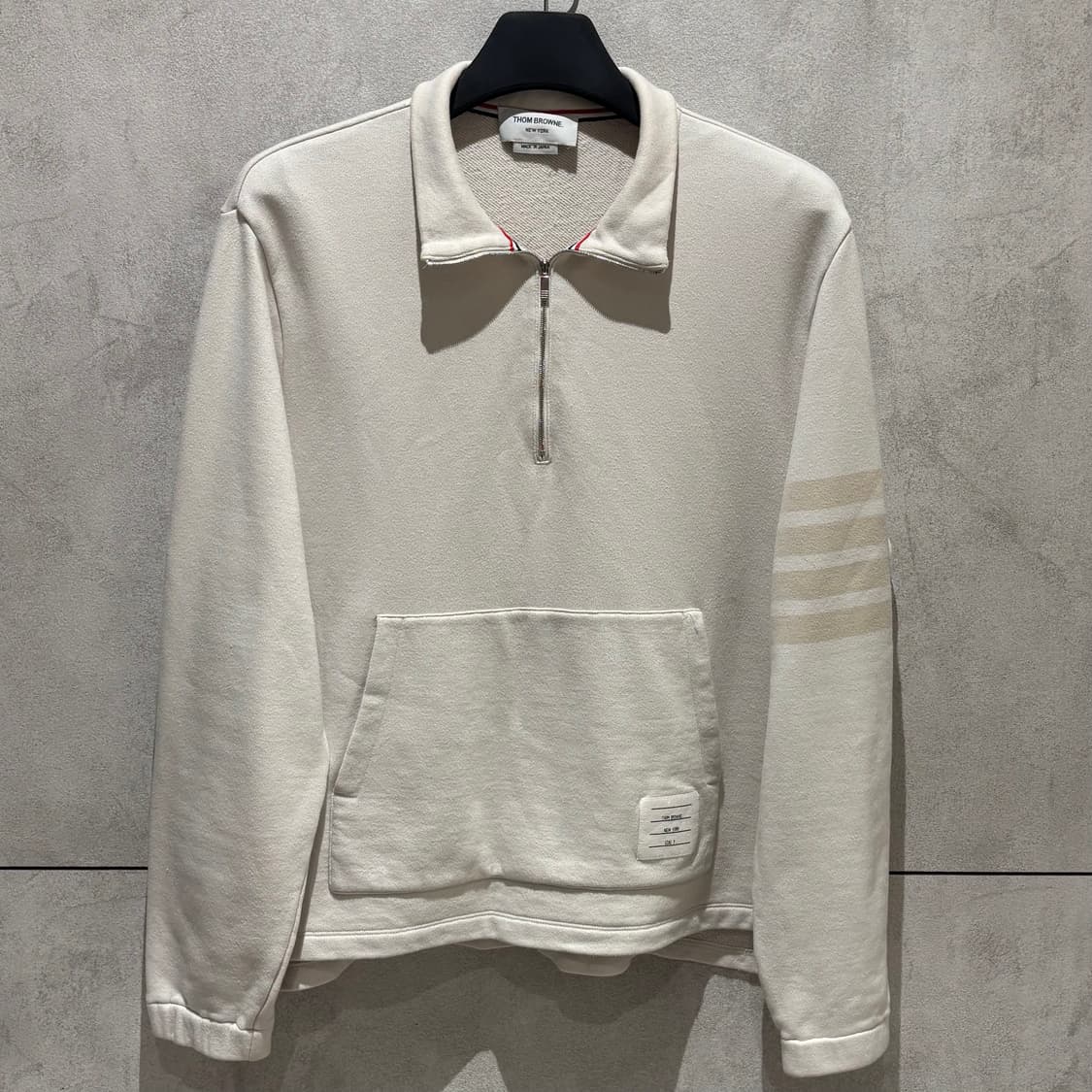 A+ / 3 (100~) 톰브라운 사선완장 하프집업 맨투맨 아이보리 상품이미지1