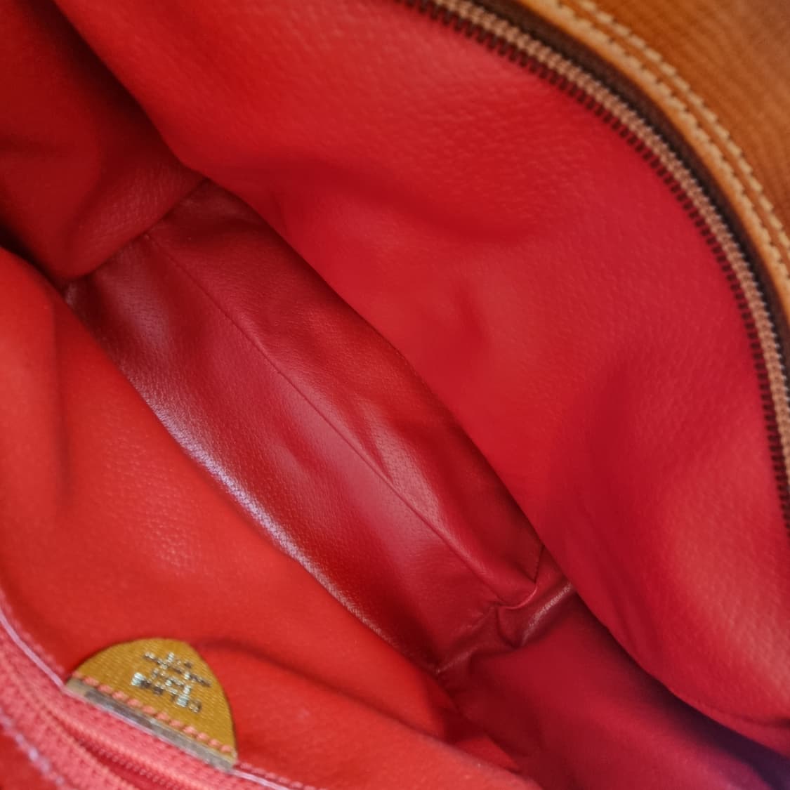 셀린느 CELINE 카멜 레더 메탈로고 숄더백 (최상급) 상품이미지8