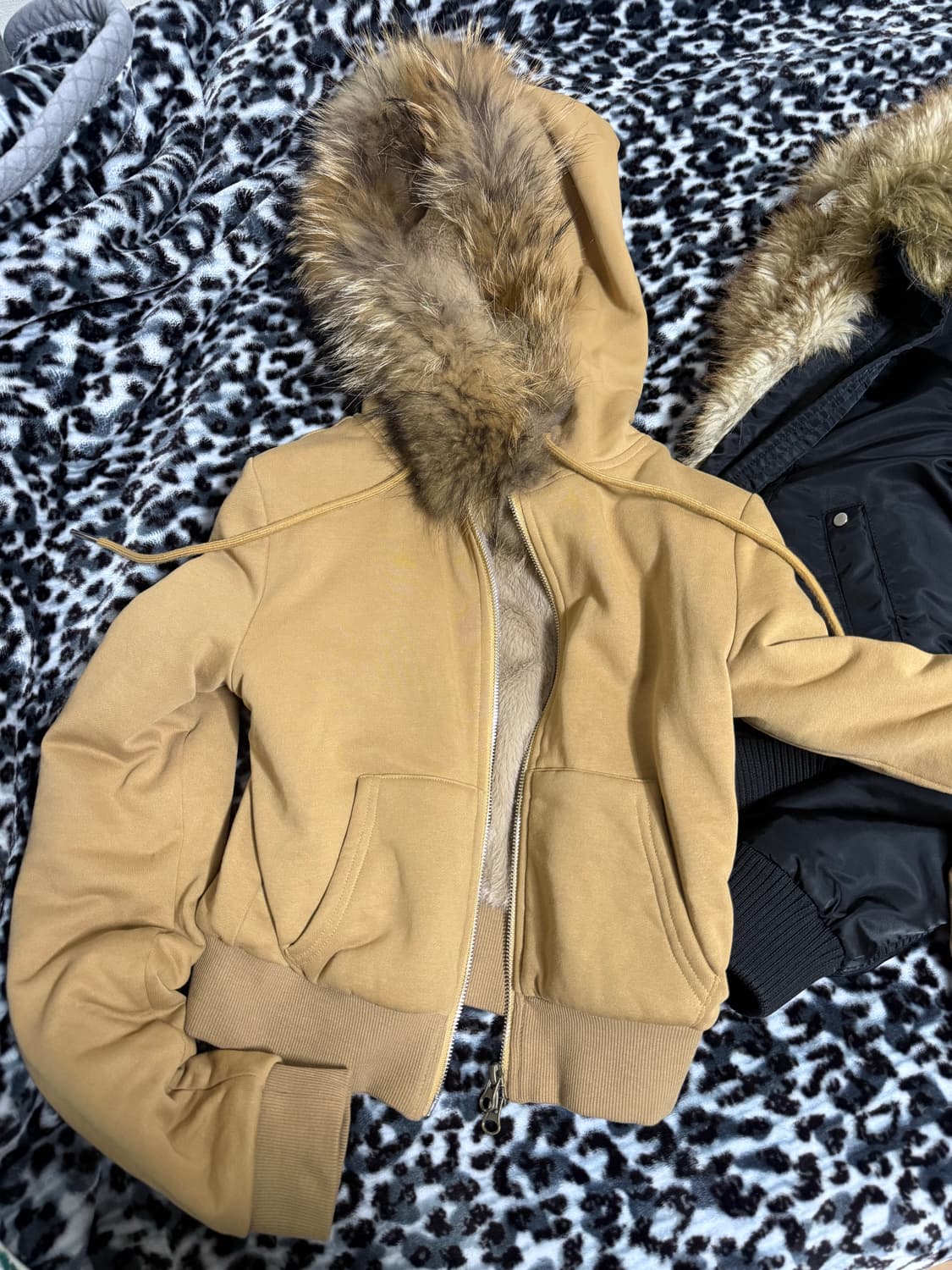 페일제이드 카멜 울프죠 퍼 후드 집업 상품이미지2