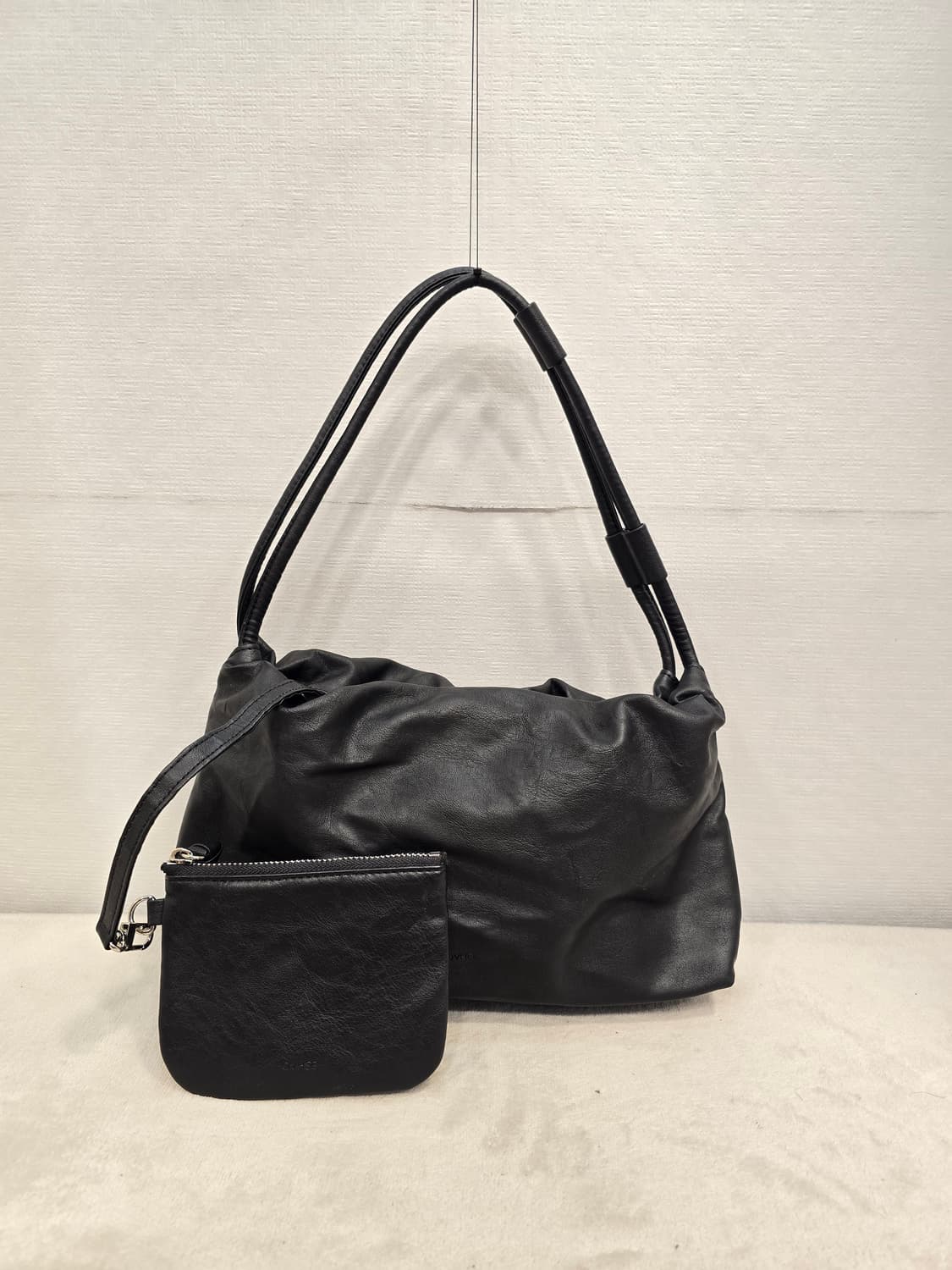 거의새거) 오브히 OVHEE 24년 블랙 숄더백 상품이미지1