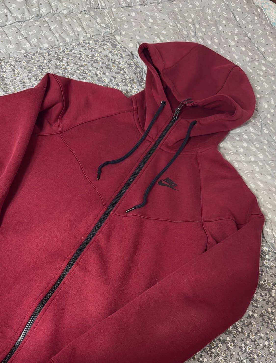 나이키 버건디 테크팩 s 라이즈 소희 착용 상품이미지3