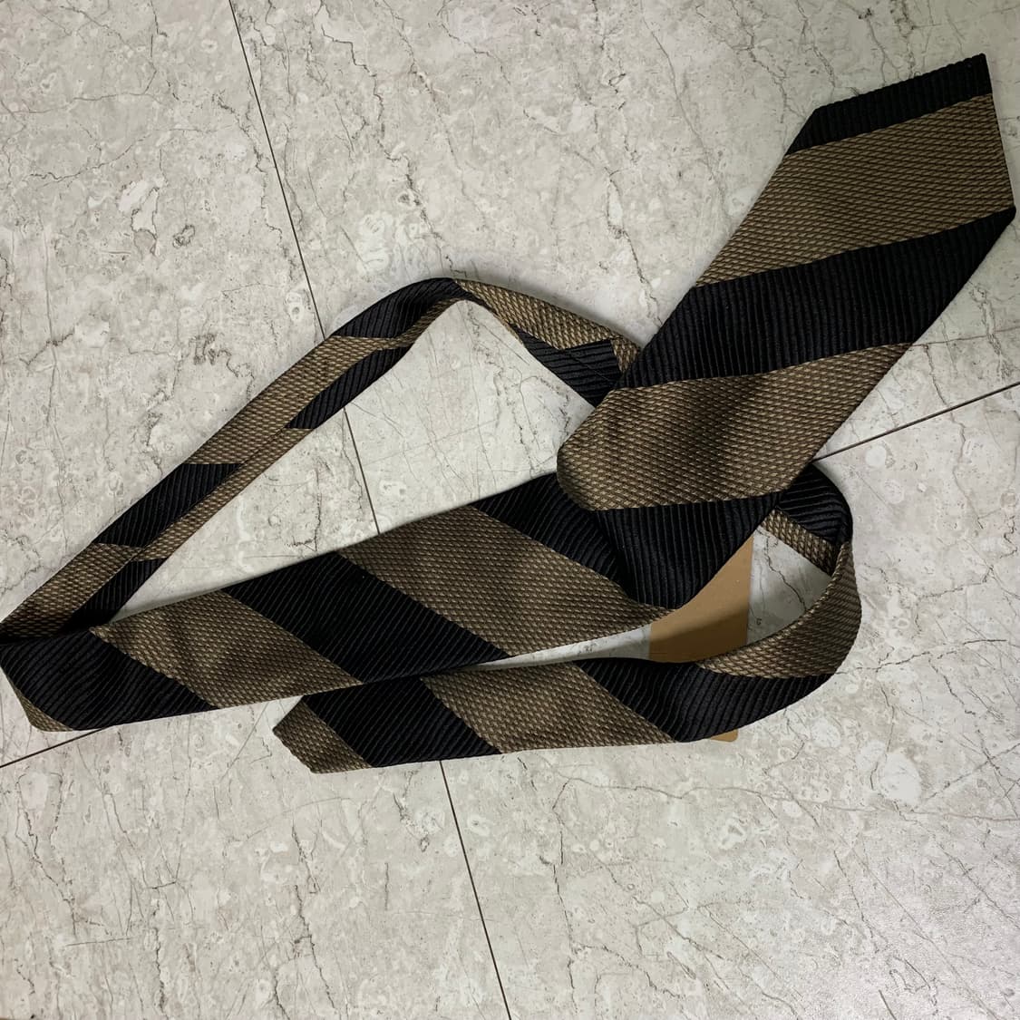 구찌 사선 줄무늬 볼드 실크넥타이 블랙골드 뱀피st 이태리 빈티지 상품이미지5