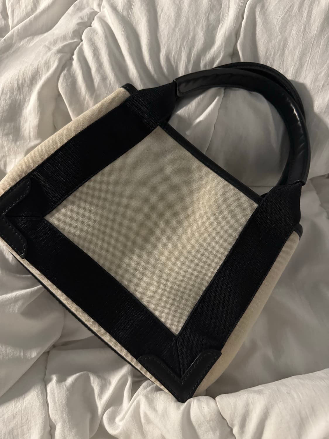 발렌시아가 카바스백 xs 상품이미지4