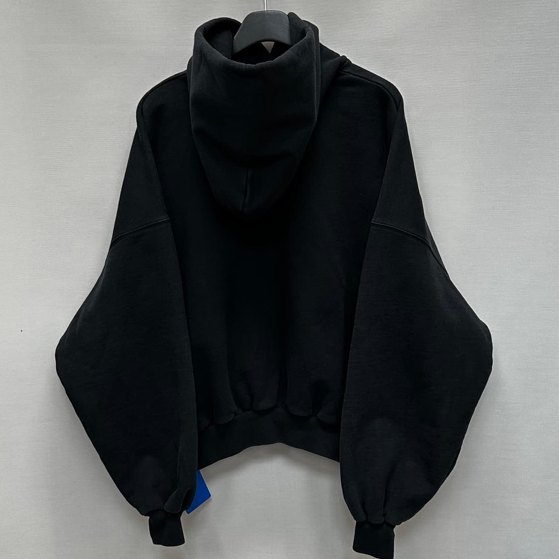 발렌시아가 x 아디다스 라지 후드티(크롭오버핏) 상품이미지4