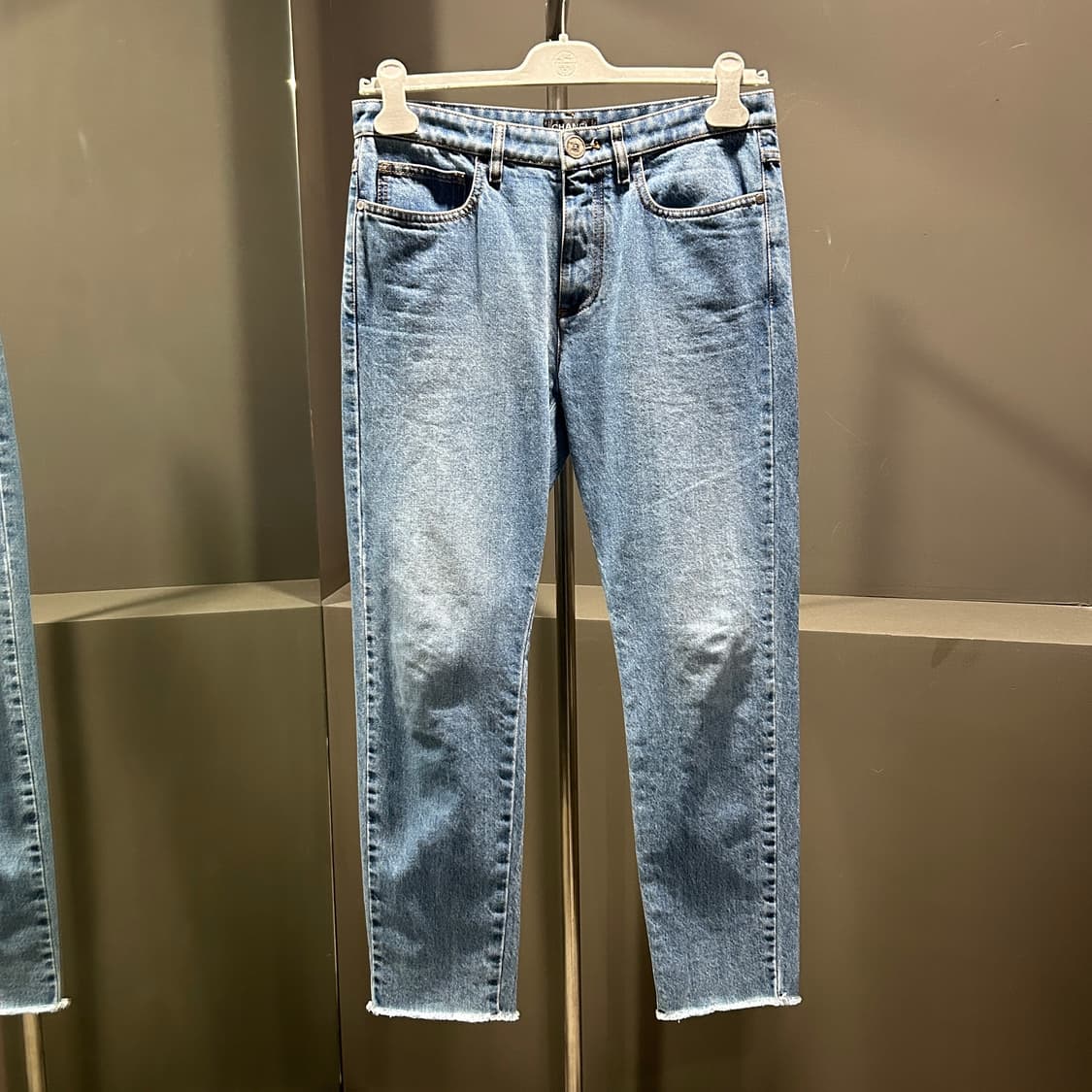 샤넬 X 퍼렐 비즈 레터링 데님팬츠 상품이미지1