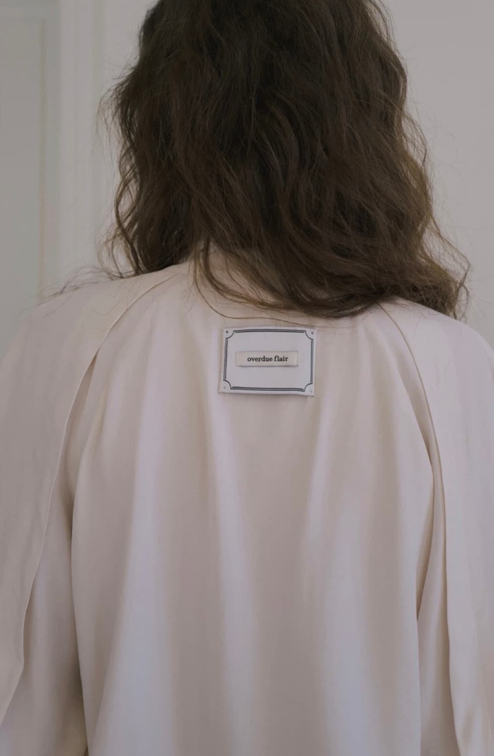 오버듀플레어 타이 블라우스 아이보리 상품이미지2