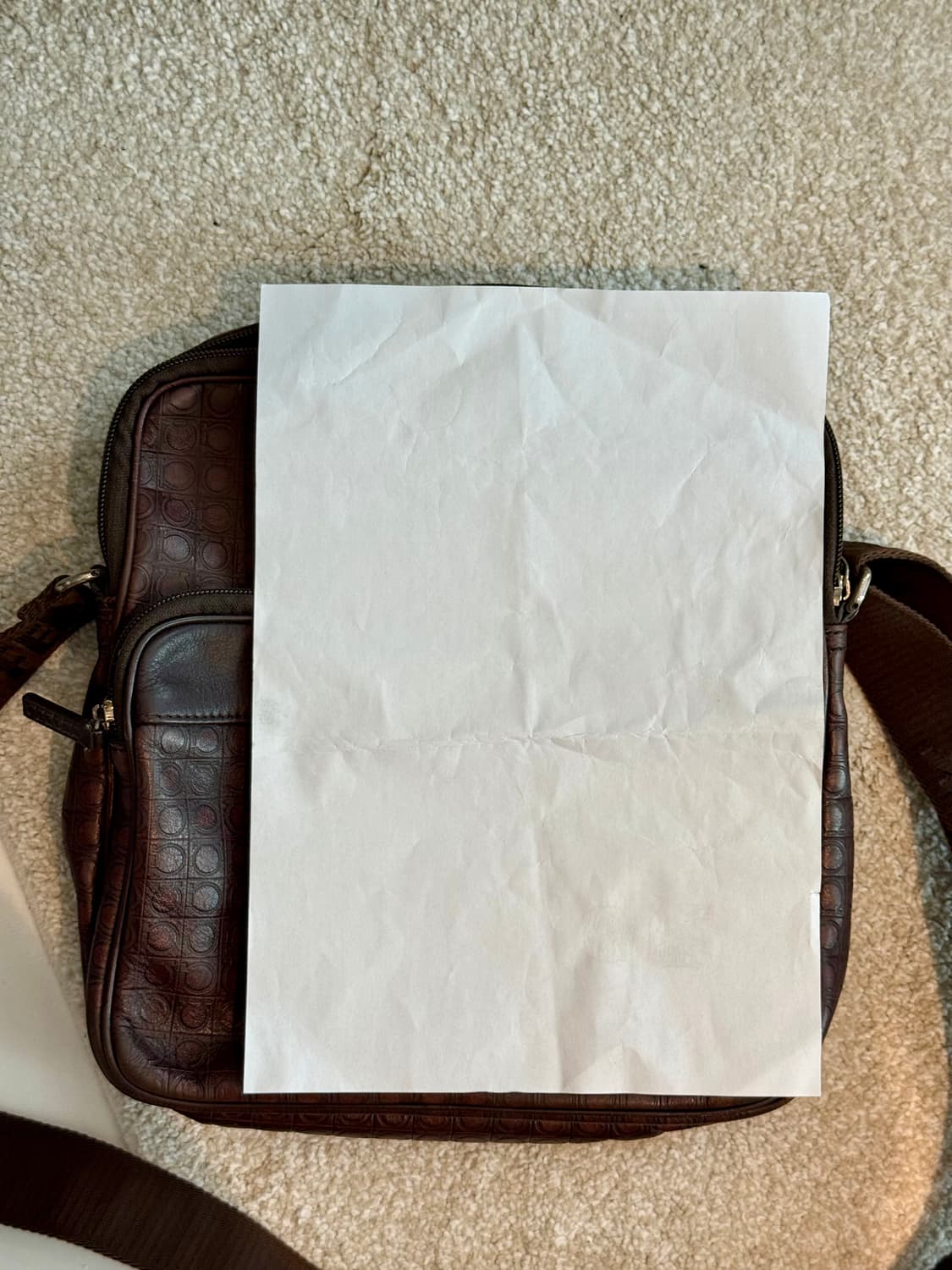 페라가모 남성 크로스백 다크 브라운 상품이미지8