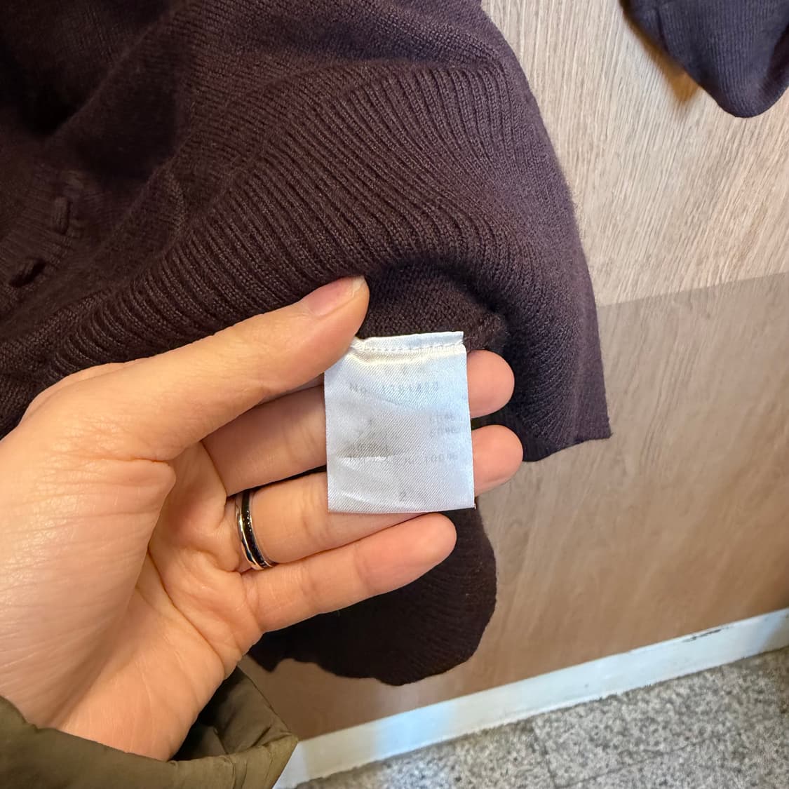 빈티지 롱 니트 소매 턴업 하트 버튼 디테일 루즈핏 브라운 상품이미지7