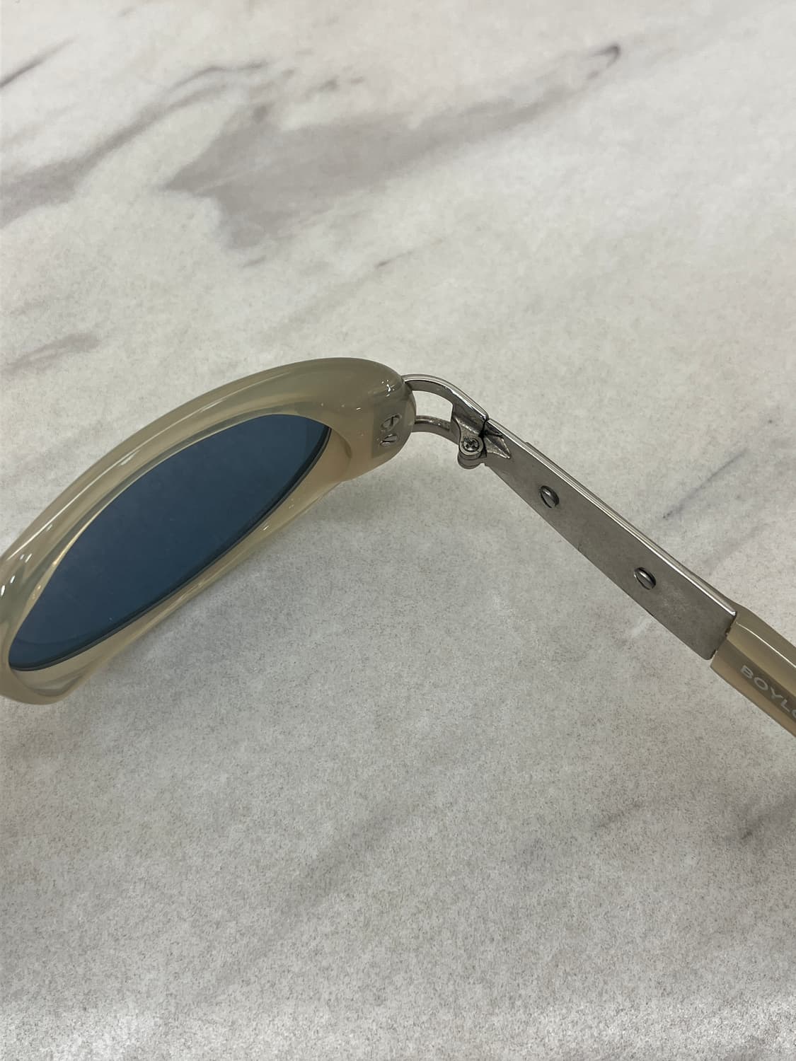 보이런던 Boy London 반투명 블루틴트 오벌 선글라스  상품이미지3