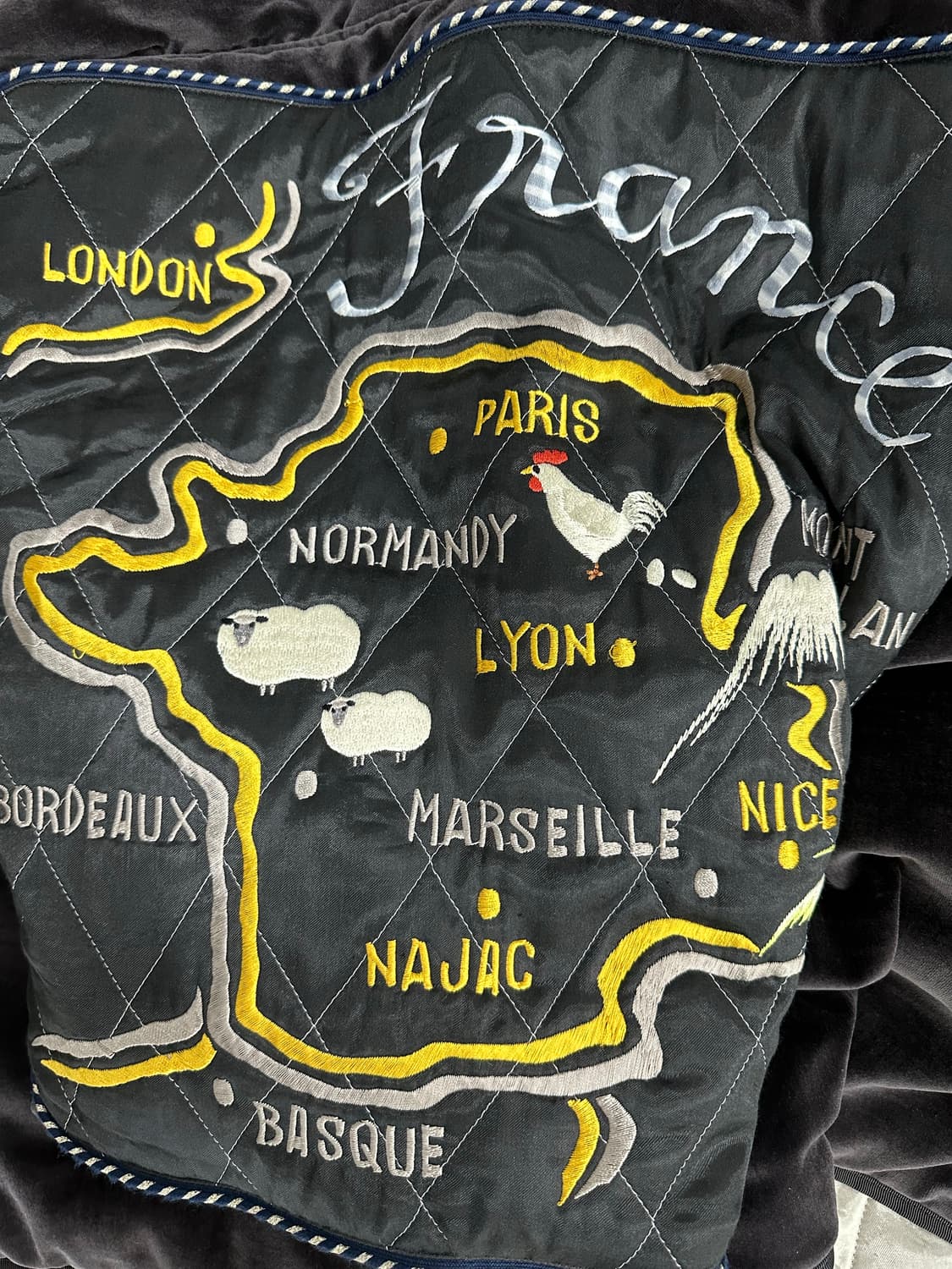 캐피탈 벨벳 샴 보머 상품이미지1