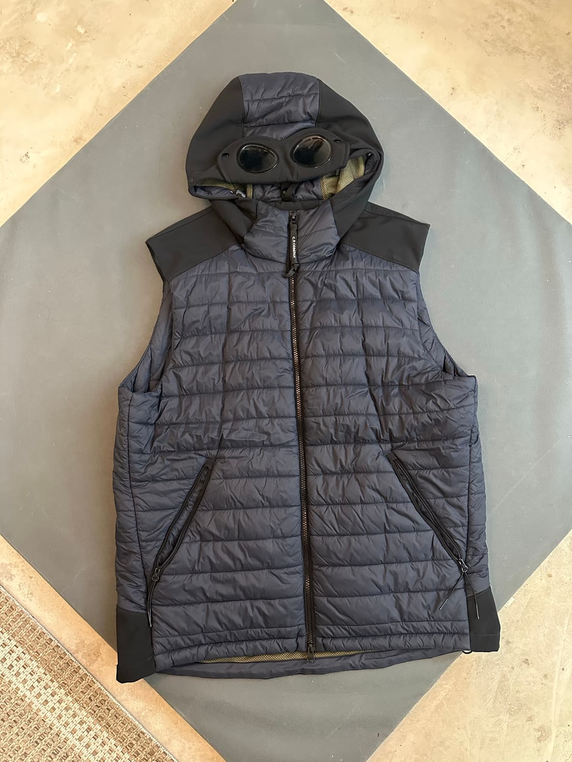 Cp컴퍼니 고글후드 패딩조끼 56size 상품이미지1