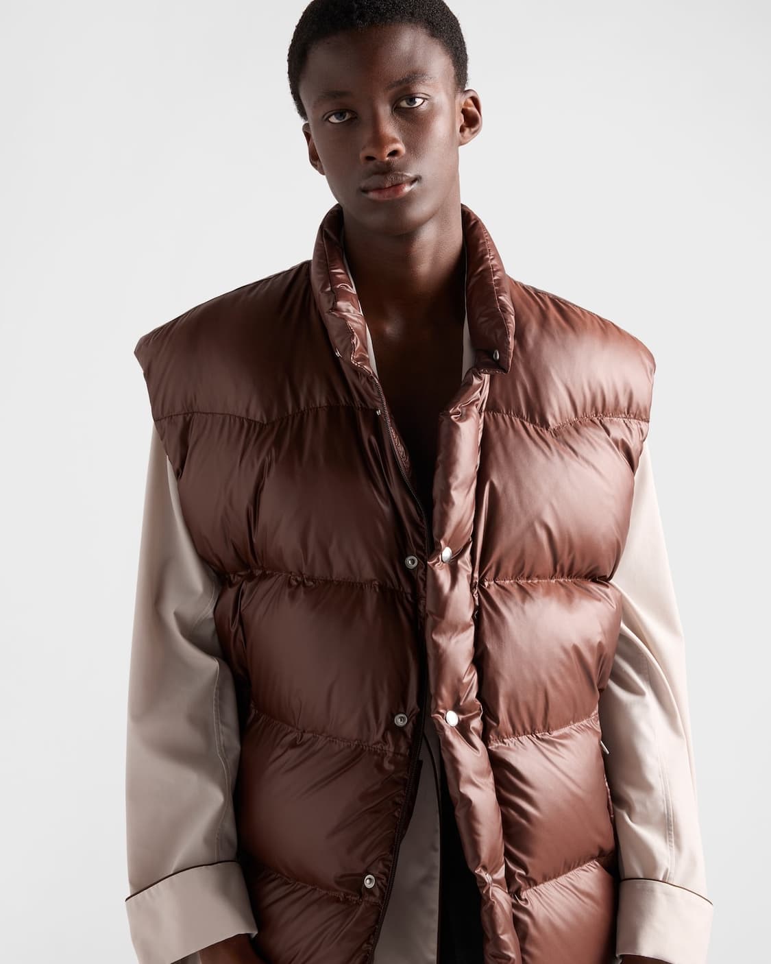 (새제품) 프라다 PRADA 리나일론 다운 베스트 M 상품이미지3